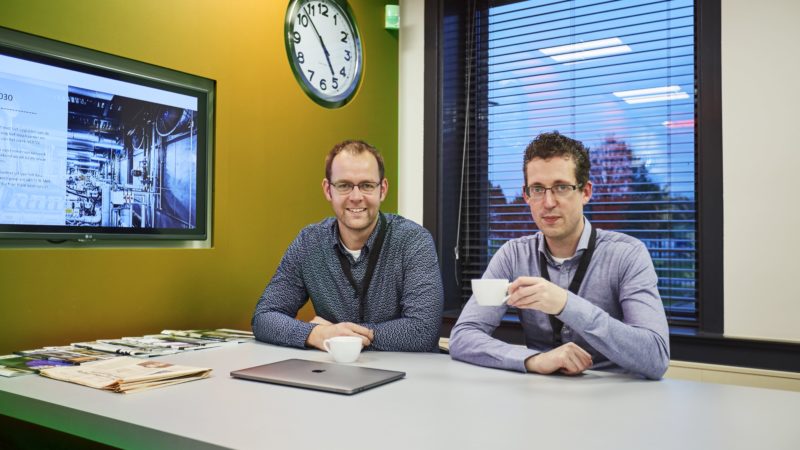 Durk en Matthijs aan de koffie